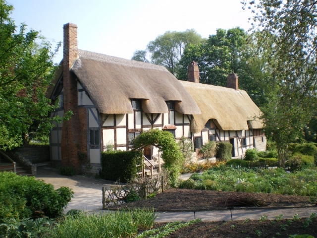 England, Stratford-upon-Avon, Anne Hathaway's Cottage & Gardens