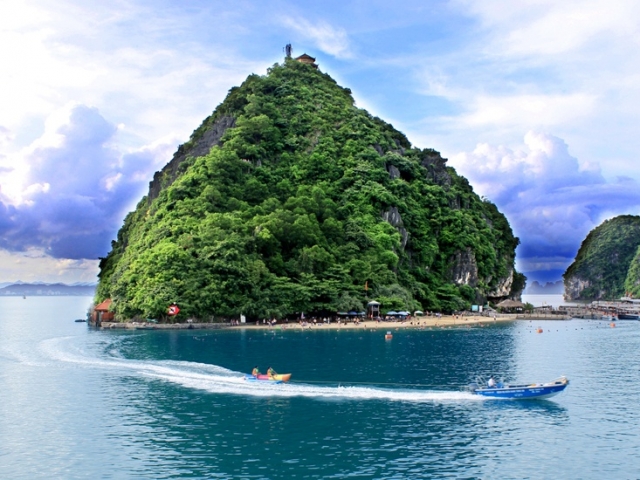 Simply Vietnam | Titop Island, Halong Bay, Vietnam